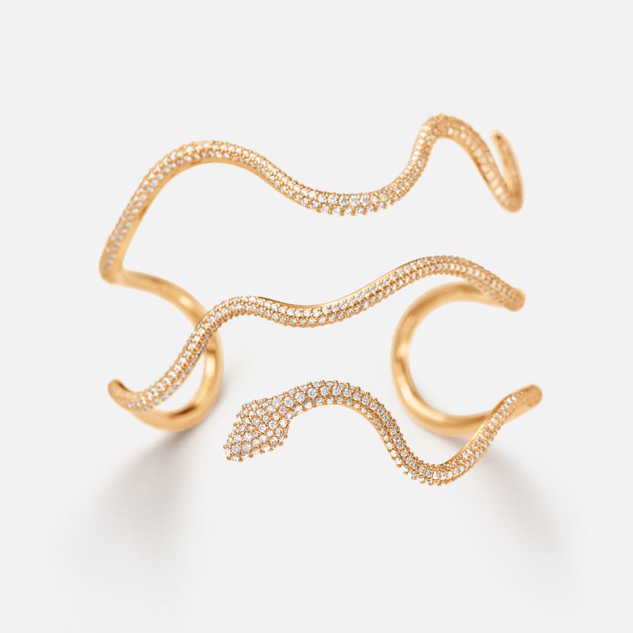 Snakes bangle pave in 18 karat yellow gold with pavé-set diamonds  |  OLE LYNGGAARD COPENHAGEN
