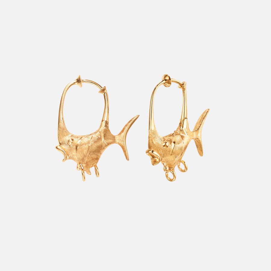 Young Fish earrings small in 18 karat yellow gold | OLE LYNGGAARD COPENHAGEN	