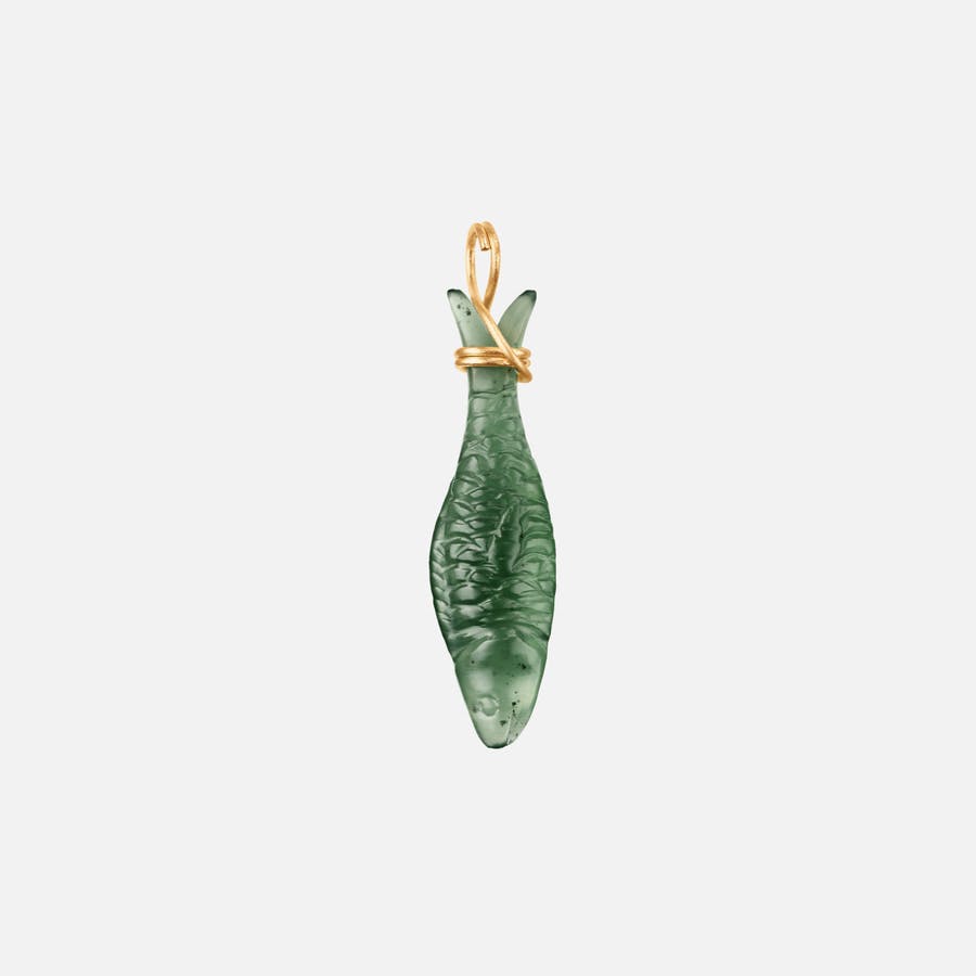 Young Fish pendant in 18 karat yellow gold and serpentine | OLE LYNGGAARD COPENHAGEN	